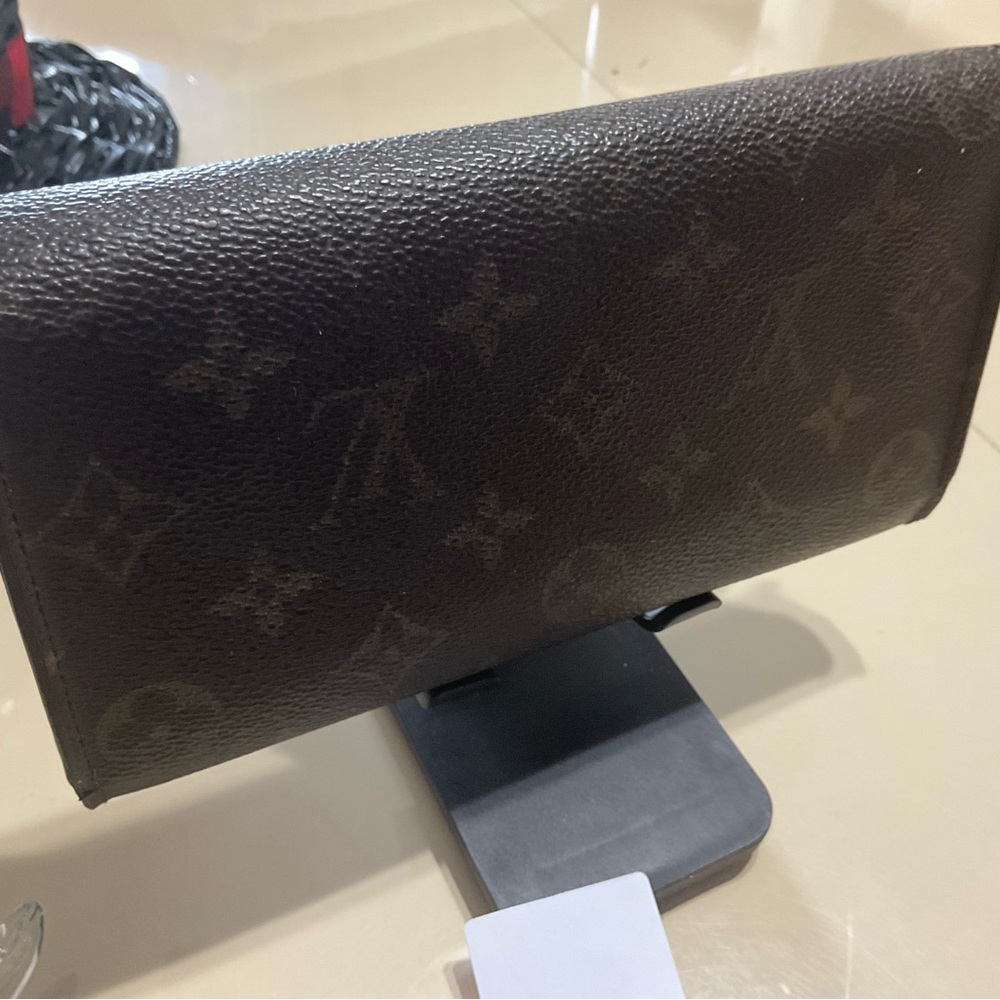Louis Vuitton Sarah Wallet has COA  and a dust cover.🌟 - Picture 10 of 14